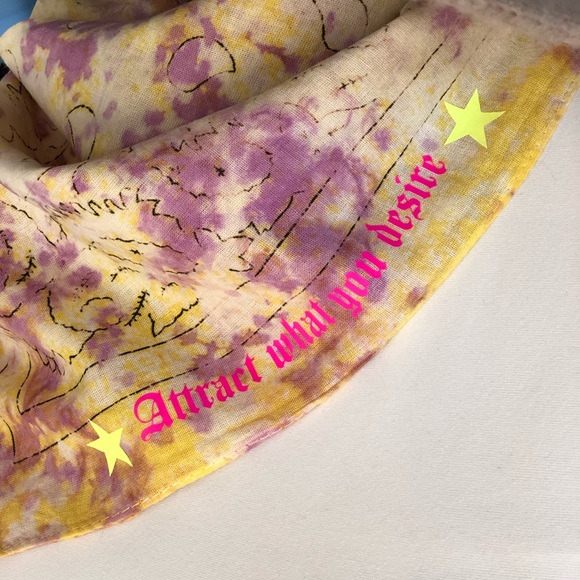 Rustic styled graphic bandana - Picture 2 of 3